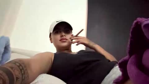 Im girl my name is Johana  online show from 10-19-25, 11:55