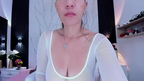 Snapshot of millie_brown21 chatting on 10-12-25, 12:59 Millie online show from 10-12-25, 12:59