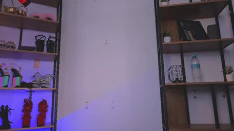 Mila  online show from 04-11-26, 06:45