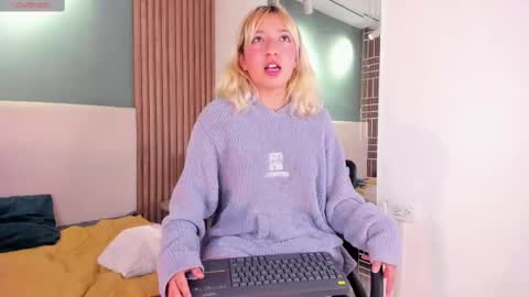 Snapshot of milly_cute chatting on 03-04-25, 03:37 milly_cute online show from 03-04-25, 03:37