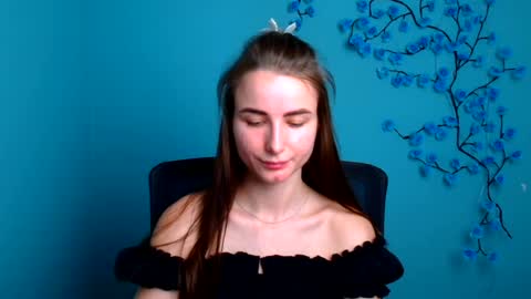 Snapshot of milly_liss chatting on 06-22-26, 05:37 Milly online show from 06-22-26, 05:37