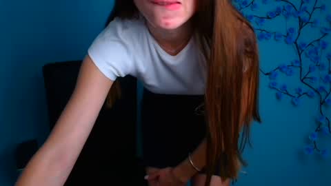 Snapshot of milly_liss chatting on 06-25-26, 06:07 Milly online show from 06-25-26, 06:07