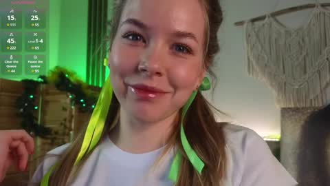 Snapshot of milly_shy chatting on 12-30-24, 07:15 Milly online show from 12-30-24, 07:15