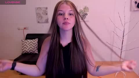 Snapshot of millysandler chatting on 12-24-24, 04:33 Milly online show from 12-24-24, 04:33