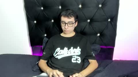 milogm_ online show from 07-08-26, 04:39