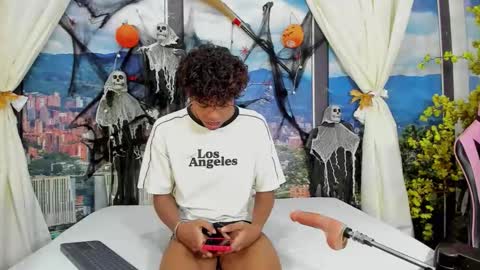 miltondelis online show from 10-26-25, 03:23