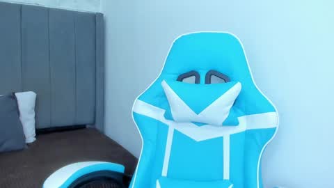 Miluu online show from 12-15-24, 12:07