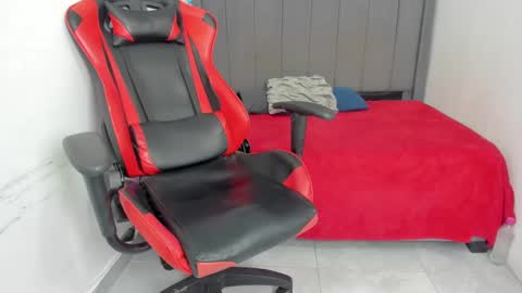 Miluu online show from 01-15-25, 12:41