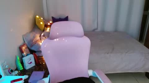 mily_milk_ online show from 03-02-25, 08:16