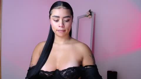 Mily Ortiz online show from 10-21-25, 04:19