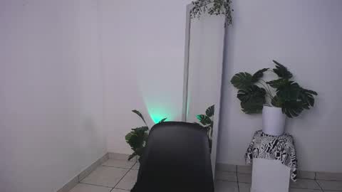 Mily Ortiz online show from 05-11-26, 04:04