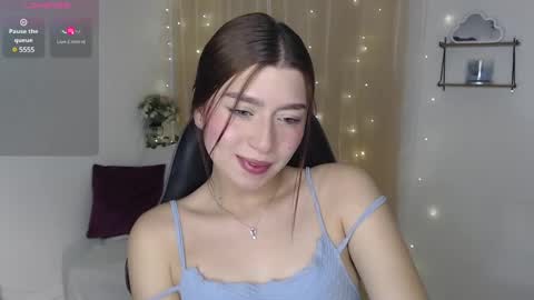 Snapshot of mily_thomson_b chatting on 01-29-25, 03:44 Mily online show from 01-29-25, 03:44