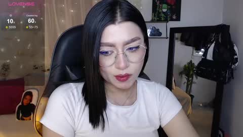 Snapshot of mily_thomson_b chatting on 09-19-25, 12:02 Mily online show from 09-19-25, 12:02