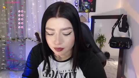 Snapshot of mily_thomson_b chatting on 10-19-25, 07:58 Mily online show from 10-19-25, 07:58