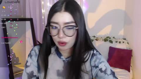 Snapshot of mily_thomson_b chatting on 04-05-26, 10:18 Mily online show from 04-05-26, 10:18