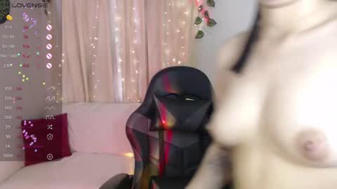 Snapshot of mily_thomson_b chatting on 05-08-26, 10:04 Mily online show from 05-08-26, 10:04