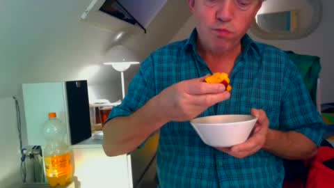 Snapshot of milymen26 chatting on 07-19-26, 08:12 Milymen26 Polish man master fereskik straight mature online show from 07-19-26, 08:12