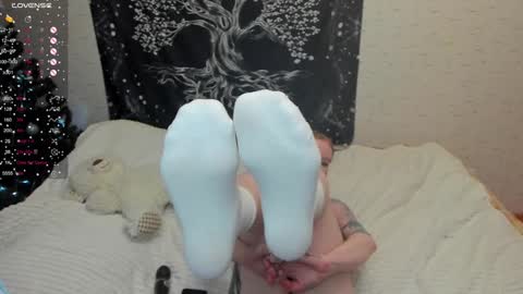 Snapshot of milymi_ chatting on 12-13-24, 12:50 Milena and Jasper online show from 12-13-24, 12:50