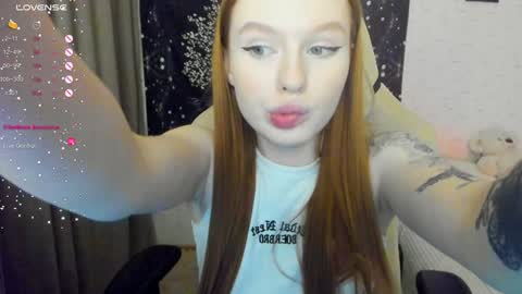 Snapshot of milymi_ chatting on 01-22-25, 02:37 Milena and Jasper online show from 01-22-25, 02:37
