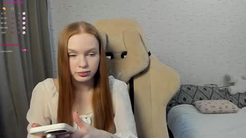 Snapshot of milymi_ chatting on 02-13-25, 07:03 Milena and Jasper online show from 02-13-25, 07:03
