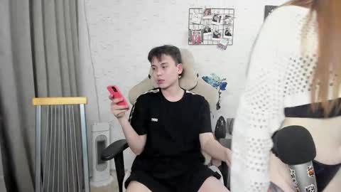 Snapshot of milymi_ chatting on 02-18-25, 06:26 Milena and Jasper online show from 02-18-25, 06:26