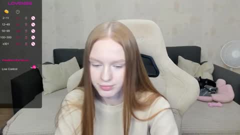 Snapshot of milymi_ chatting on 09-18-25, 02:19 Milena and Jasper online show from 09-18-25, 02:19