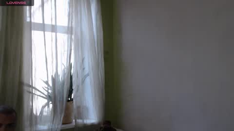 Snapshot of mimi_la chatting on 10-08-25, 12:25 mimi_la online show from 10-08-25, 12:25