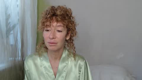 Snapshot of mimi_la chatting on 10-10-25, 09:19 mimi_la online show from 10-10-25, 09:19
