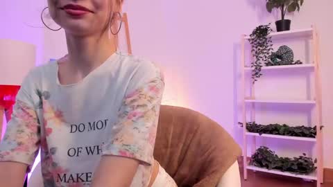 Snapshot of mimi_petitte chatting on 05-30-26, 01:52 Mimi online show from 05-30-26, 01:52