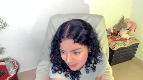 Mimii  online show from 11-19-25, 02:33