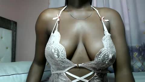 Snapshot of mimiebony chatting on 05-10-26, 06:40 mimiebony online show from 05-10-26, 06:40