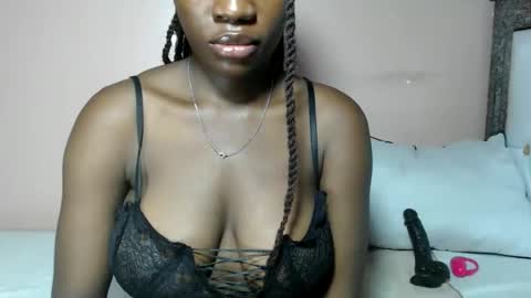 Snapshot of mimiebony chatting on 05-25-26, 06:41 mimiebony online show from 05-25-26, 06:41