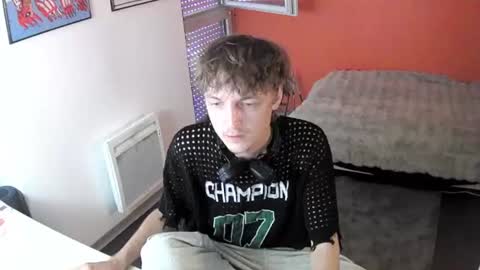 Snapshot of mimiro12 chatting on 06-28-26, 01:17 mimiro12 online show from 06-28-26, 01:17