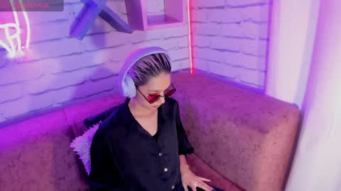 Minji online show from 01-08-25, 11:43