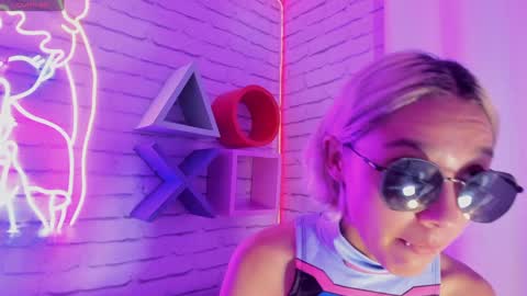 Minji online show from 01-10-25, 11:54