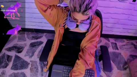 Minji online show from 01-20-25, 11:56