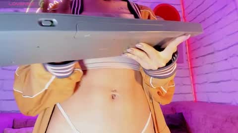 Minji online show from 01-24-25, 11:37