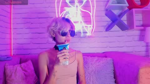 Minji online show from 01-30-25, 11:55