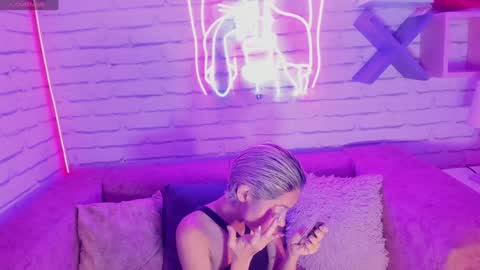 Minji online show from 01-31-25, 11:46