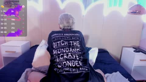 Minji online show from 02-02-25, 05:59