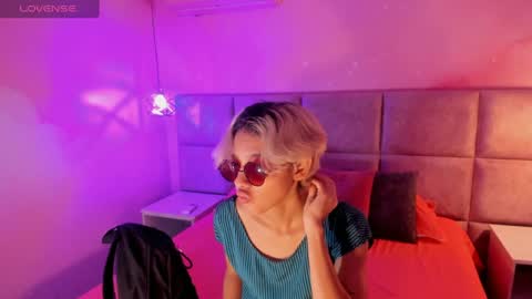 Minji online show from 02-07-25, 11:45