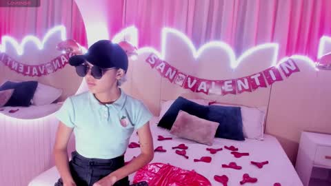 Minji online show from 02-14-25, 11:53