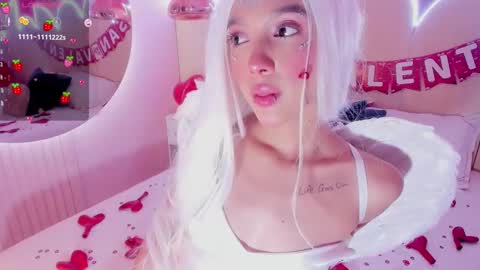 Minji online show from 02-14-25, 02:54