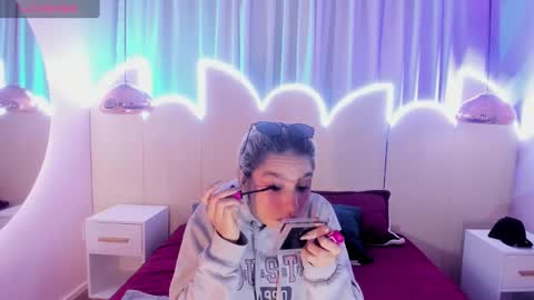 Minji online show from 02-21-25, 12:17