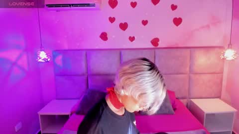 Minji online show from 02-25-25, 12:03