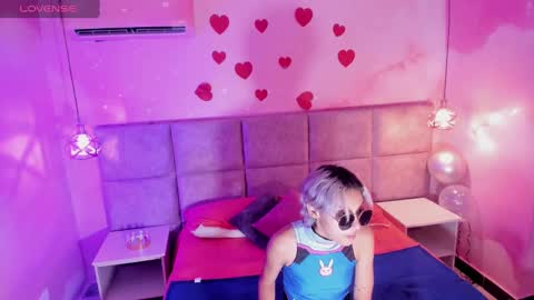 Minji online show from 03-05-25, 11:38