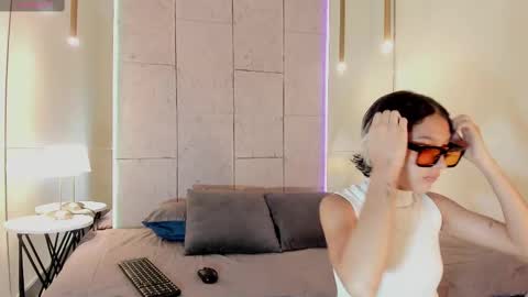 Minji online show from 09-10-25, 11:32