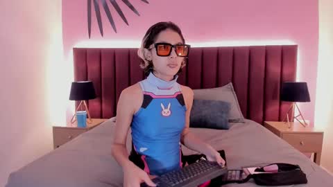 Minji online show from 09-11-25, 11:43