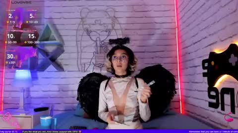 Minji online show from 10-10-25, 06:29