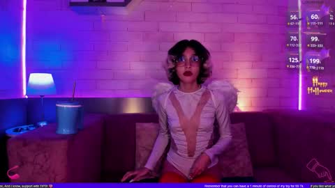 Minji online show from 10-31-25, 05:14